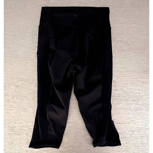 Lululemon Black Capri Length Leggings with Mesh Panels Women's Size 6 - Picture 3 of 5